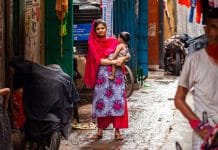 UN Women/Fahad Kaizer: Kvinde og barn i Dhaka, Bangladesh