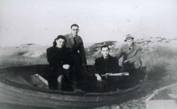 danish-jews-arrive-in-Sweden-black-white-boat-sea-men-women-World-War-