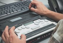 hands-braille-keyboard-computer