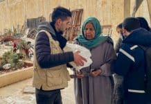 Aleppo-Syria-WFP-aid-work-veil-Woman-man-package-food