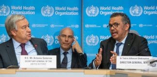 Generalsekretär António Guterres mit dem Leiter der Weltgesundheitsorganisation (WHO) Tedros Adhanom Ghebreyesus