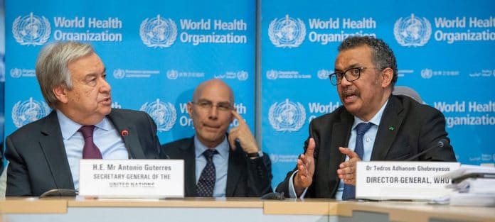 Generalsekretär António Guterres mit dem Leiter der Weltgesundheitsorganisation (WHO) Tedros Adhanom Ghebreyesus