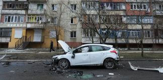 Schäden nach dem Beschuss von Mariupol im Südosten der Ukraine.