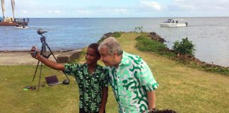 A student takes a selfie with Secretary-General António Guterres during the UN chief's visit to Fiji in May 2019.