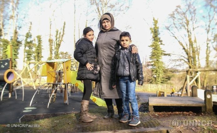 Refugee family | © UNHCR / Paul Wu