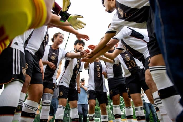 Footballer coming together at Frankfurt Unity Cup. © Lara Suffel, DFB