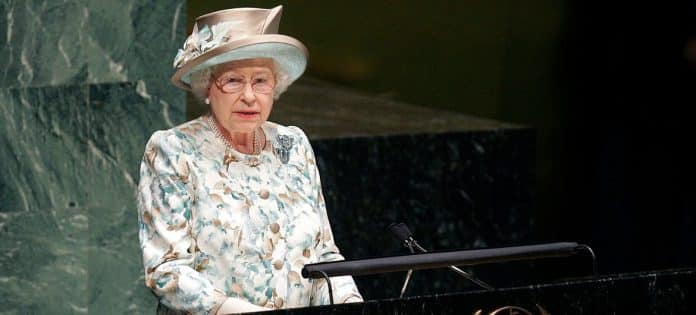 La reina Isabel II del Reino Unido durante un discurso en la Asamblea General