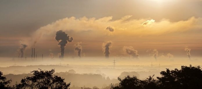 La planète est actuellement menacée d’un réchauffement de 3,2 degrés, bien au-delà des 1,5 degrés visés par l’Accord de Paris. Les engagements des Etats sont très insuffisants pour lutter contre les changements climatiques et devraient être au moins trois fois plus ambitieux.