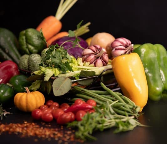 légumes posés sur une table