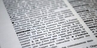 Page ouverte d'un dictionnaire