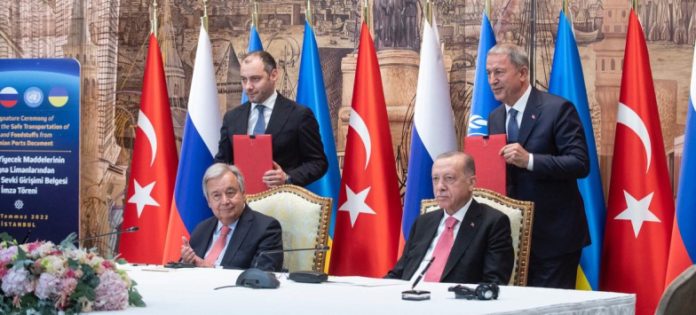 Antonio Guterres et Recep Tayyip Erdoğan à la table des négociations sur le commerce des céréales