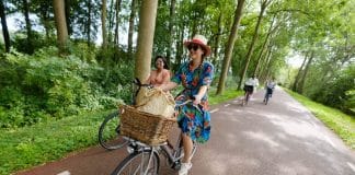 femme à vélo pendant la semaine de la mobilité