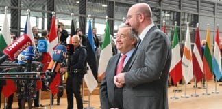 Le chef de l'ONU Antonio Guterres, avec Charles Michel, après une rencontre avec les membres du Conseil européen à Bruxelles