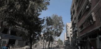 Rue détruite dans Gaza, 8 octobre 2023