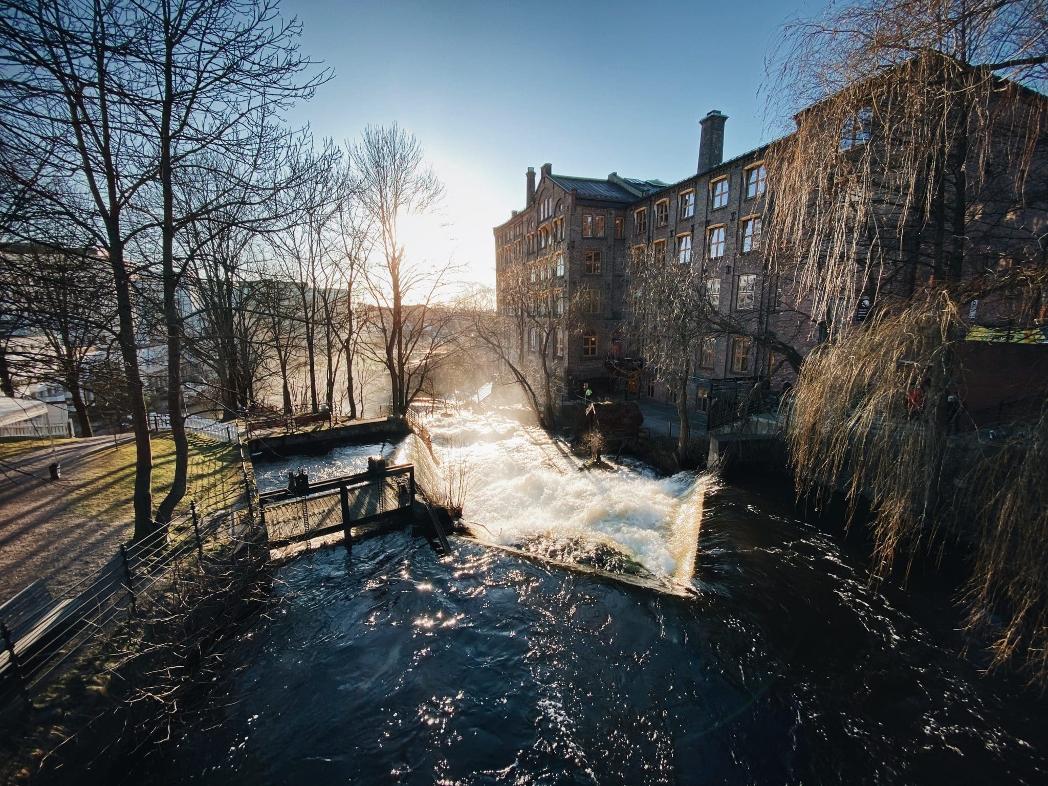 Óveðrið sem kennt er við Hans olli vatnavöxtum í suðaustur-Noregi. Myndin er fá Akerselva í Osló. Mynd: © Unsplash/Phil Aicken.