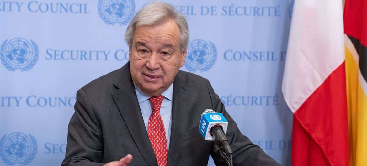 Guterres ræðir við fréttamenn í tilefni þess að hálft ár er liðið frá að átök blossuðu upp á Gasasvæðinu.