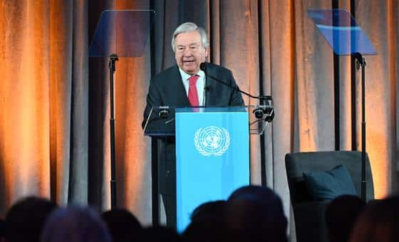 Guterres í ræðustól í Náttúrusögusafni New York.