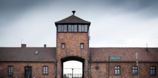 auschwitz entrance