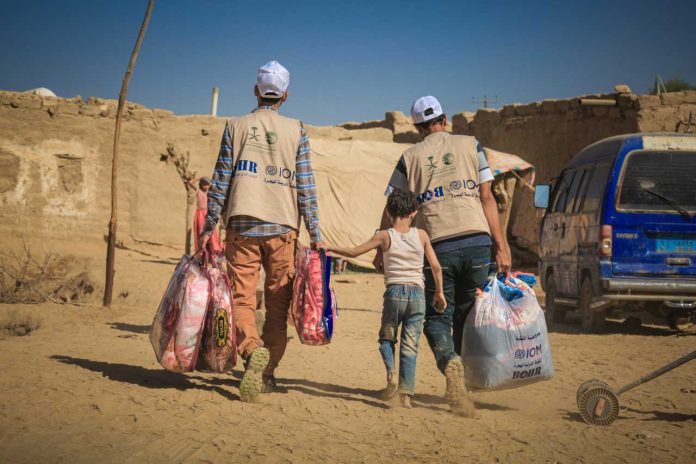 Displaced families in Marib, Yemen, receive a winterization aid package, March 2020.