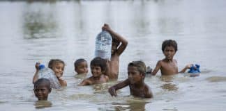 Climate change: Children in Mirpurkhas, rural Sindh, find joy amid the misery of floods destroying thousands of homes and livelihoods. Photo: WFP/Arete/Saiyna Bashir