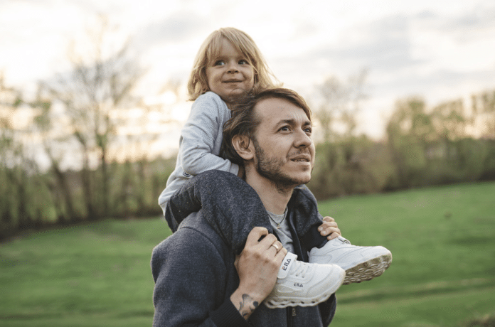 In questa foto c'è un padre e la figlia