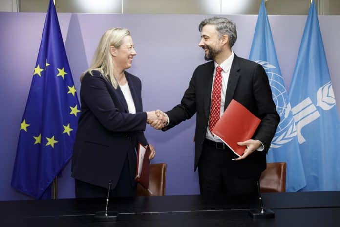 Jutta Urpilainen and Alvaro Lario shaking hands