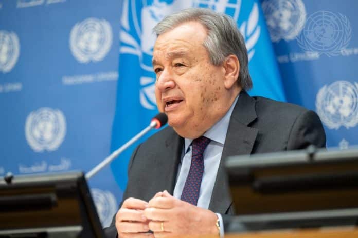 Il Segretario generale António Guterres informa i giornalisti dopo l'incontro con le organizzazioni della società civile sulla sua Agenda di accelerazione climatica.