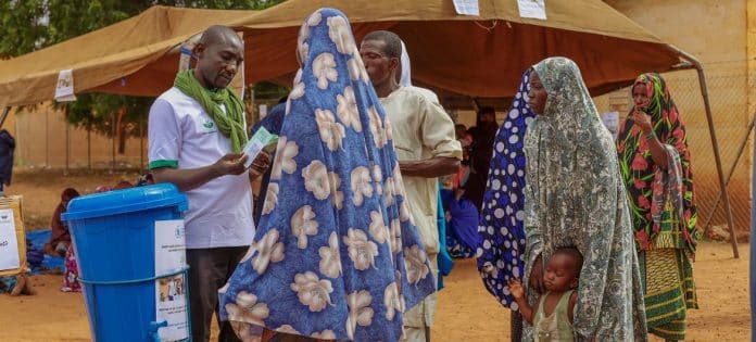 © WFP Niger La distribuzione di contanti è una delle forme di aiuto che il PAM sta portando avanti per aiutare gli sfollati di Balléyara, in Niger.