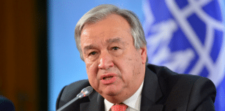 Antonio Guterres parla al microfono