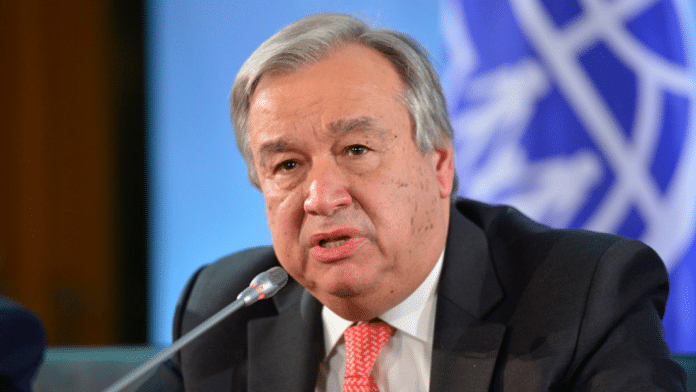 Antonio Guterres parla al microfono