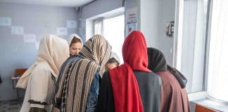 Poiché in Afghanistan gli spazi di incontro, condivisione e apprendimento per le donne continuano a essere limitati, UN Women offre vari tipi di sostegno e formazione a 113 organizzazioni guidate da donne.