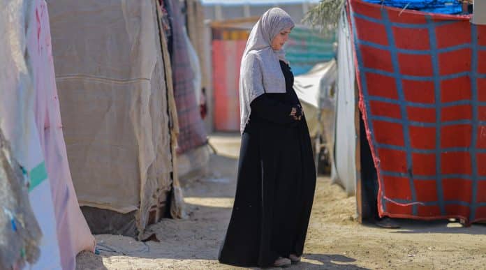 A pregnant displaced woman lives in a tent inside the Deir al-Balah camps. Credits: UNFPA