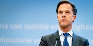 Mark Rutte tijdens persconferentie