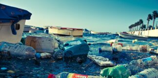 Voorbeeld van plastic in de oceaan