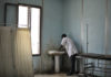 A nurse washes his hands in the emergency room at Madina Hospital in Mogadishu, Somalia. UN Photo:Tobin Jones