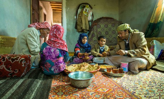 barn-familie-mat-jemen-unicef