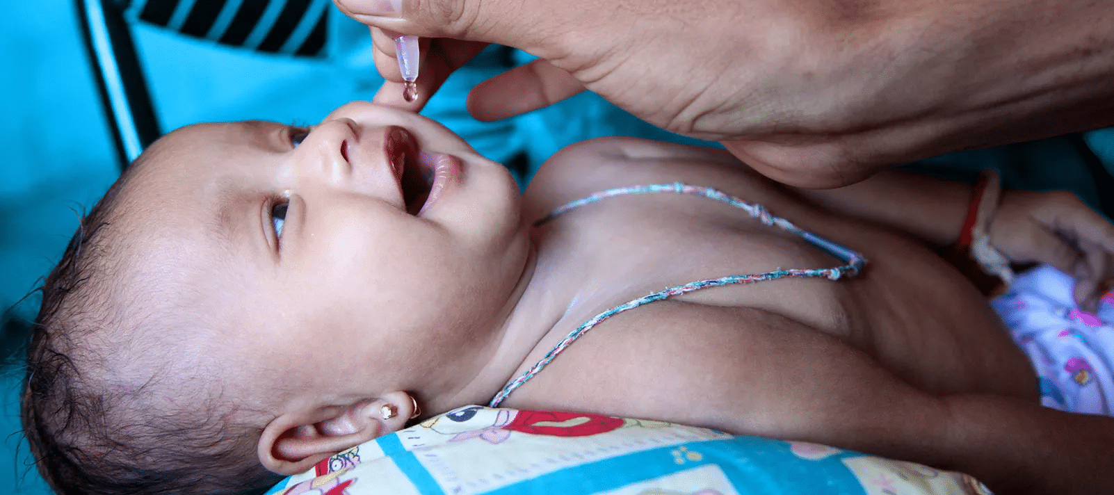 Hvert år leverer UNICEF mer enn 2 milliarder livreddende vaksiner som bidrar til å beskytte barn mot sykdommer som meslinger, lungebetennelse og polio. Foto: UNICEF/Kambodsja