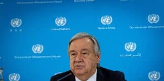 O Secretário-Geral António Guterres dá uma conferência de imprensa no Gabinete das Nações Unidas em Nairobi, Quénia.