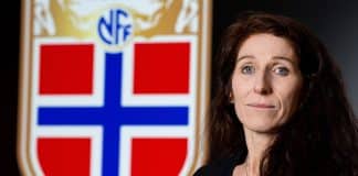 Lise Klaveness med norsk fotbollsflagga